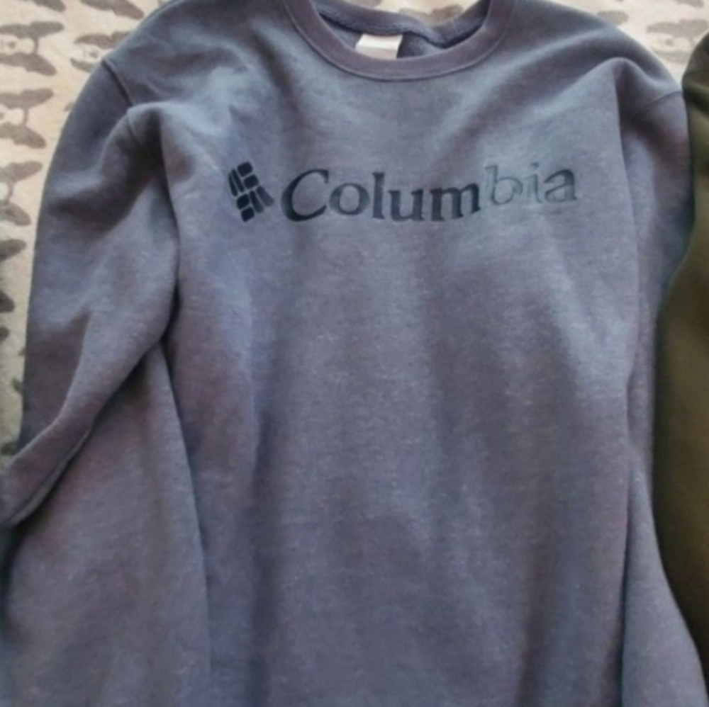 Columbia pullover sweatshirt